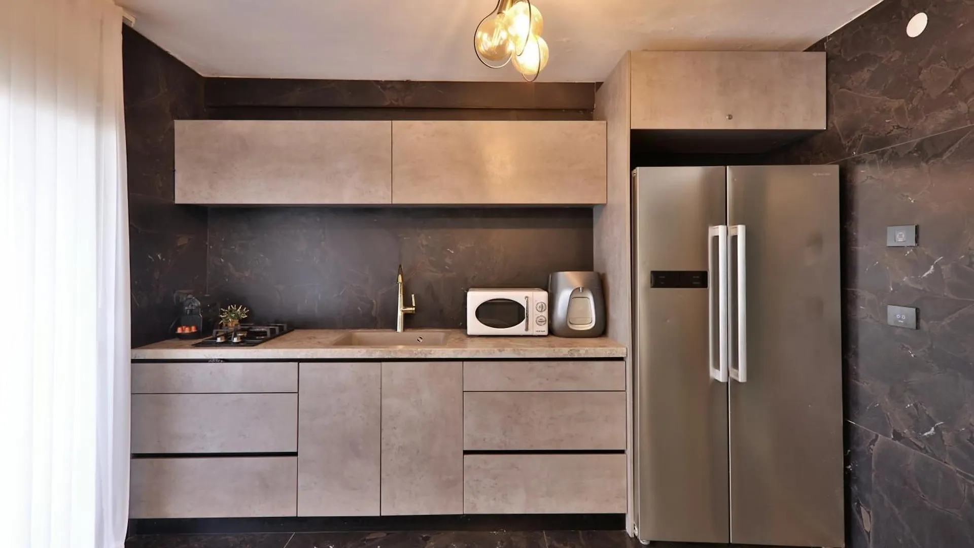 Apartament שקיעה בים - דירות נופש יוקרתיות עם ג'קוזי ונוף לים - יש מקלט בבניין Hajfa
